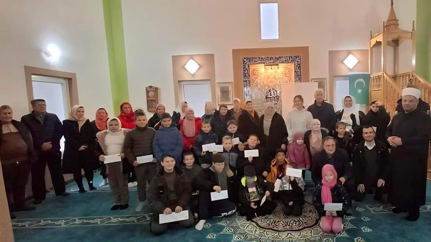 Podjela jednokratne pomoći djeci osnovnih i srednjih škola na području medžlisa Derventa i Bosanski Brod