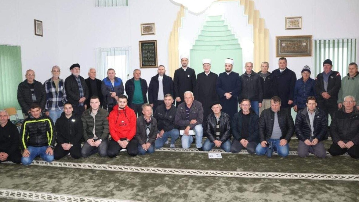 U okviru tridesete godišnjice genocida muftija Fazlović boravio u srebreničkim džematima Potočari i Dobrak 