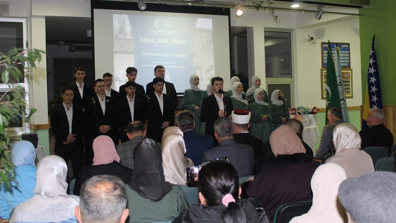 Program "Mostovi porodičnog povjerenja" u Karađoz-begovoj medresi: Simbolična zahvalnost roditeljima