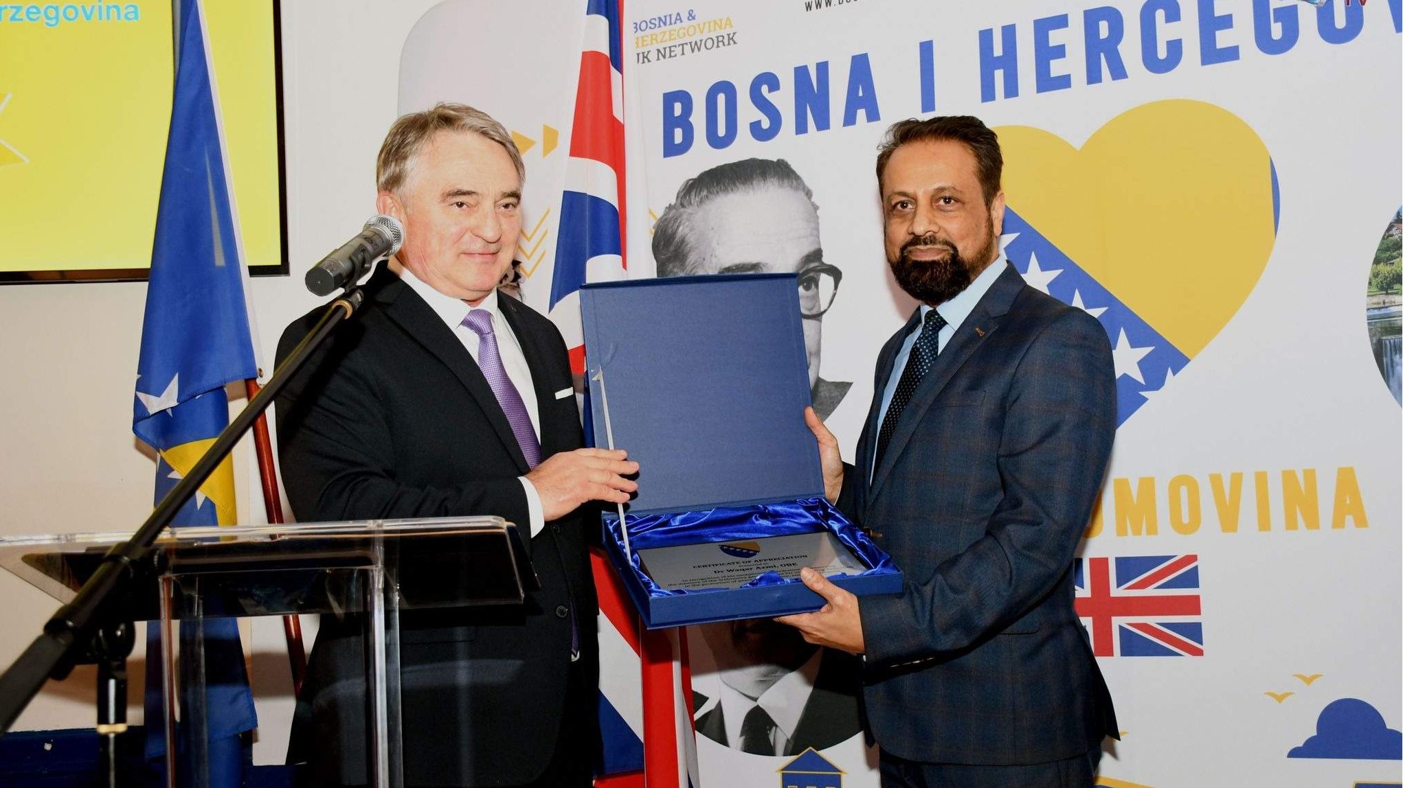 Predsjedavajući Komšić uručio Predsjedničku nagradu Waqaru Azmiju OBE