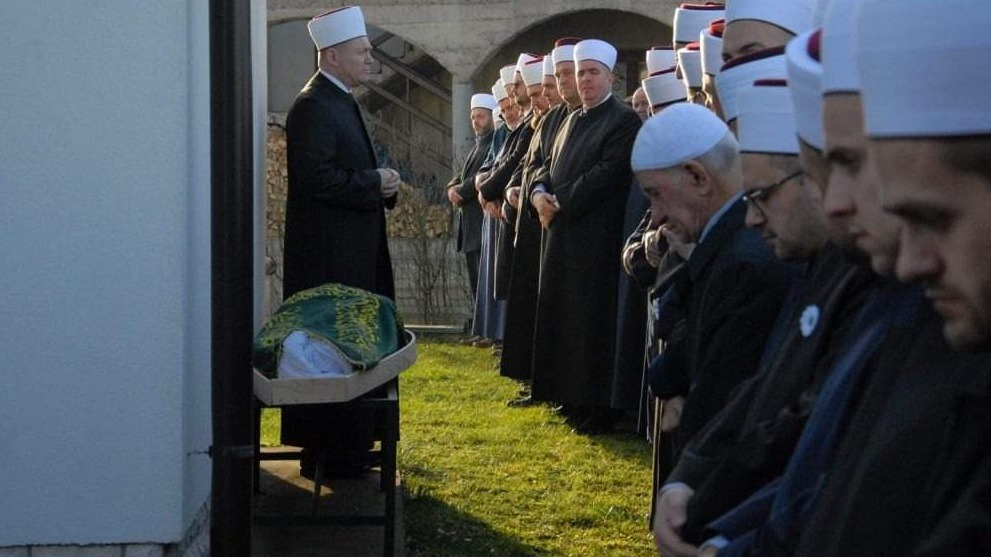 Dženaza rahmetli Adem-ef. Smajiću klanjana u Rijeci i Tešnju
