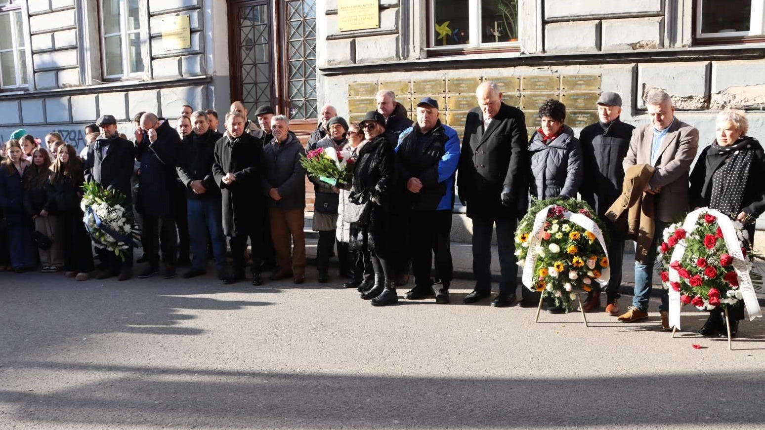 Sarajevo: Obilježena 32. tužna godišnjica masakra ispred OŠ "Safvet-beg Bašagić"