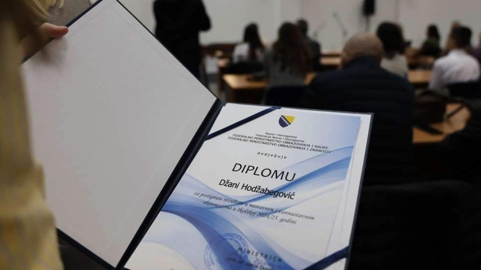 FMON: Nagrađena 54 najbolja učenika osnovnih i srednjih škola u FBiH