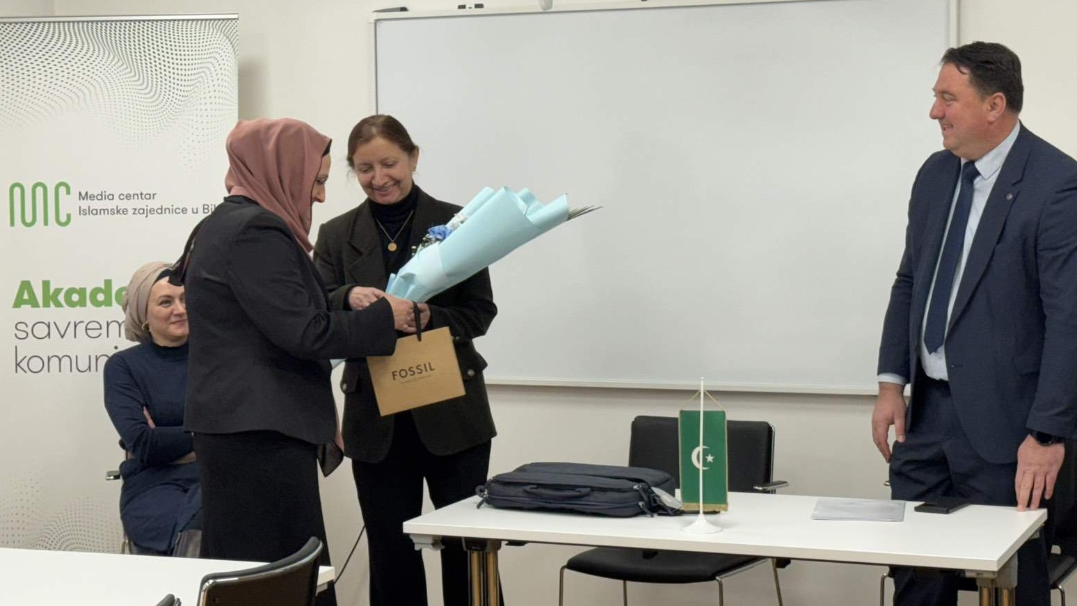Kolektiv Media centra Islamske zajednice u zasluženu penziju ispratio kolegicu Ajšu Hafizović-Hadžimešić