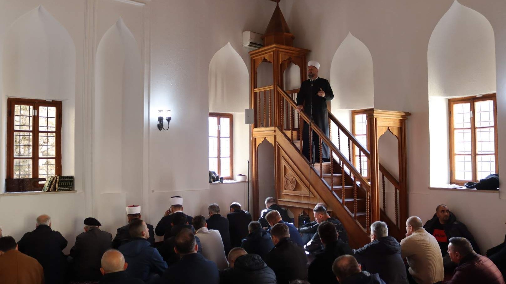 Muftija Mevludin-ef. Dizdarević predvodio džumu-namaz u Sultan Selimovom mesdžidu na Starom mostu