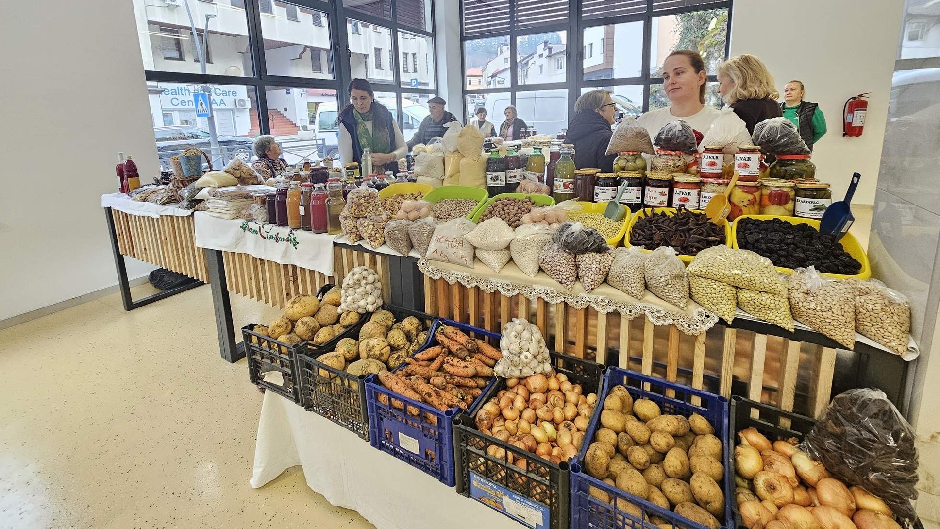 U Cazinu otvorena najsavremenija Gradska tržnica u BiH: Uloženo više od milion maraka