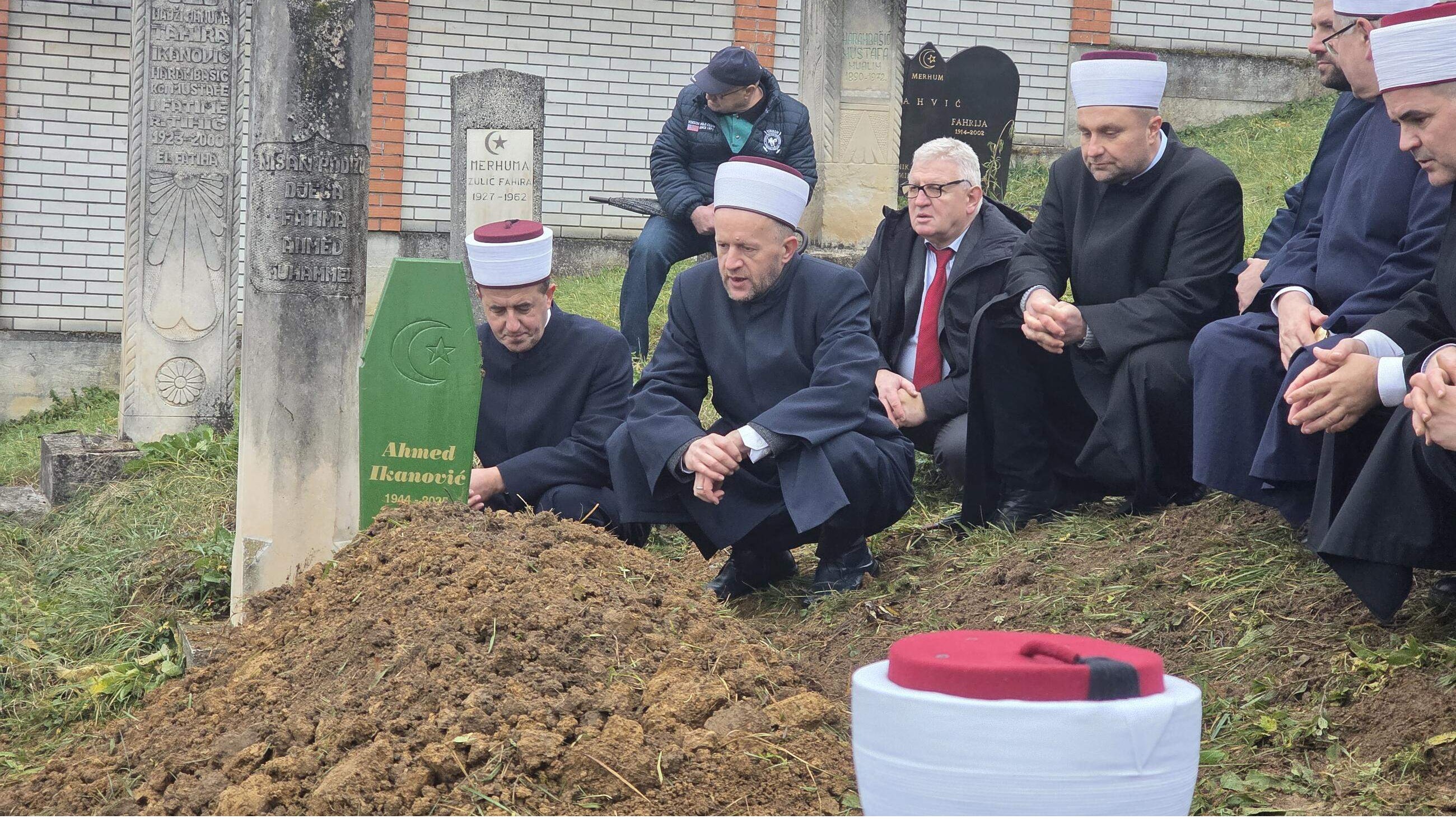 U Bosanskoj Kostajnici klanjana dženaza i obavljen ukop rahmetli hadži Ahmeda Ikanovića