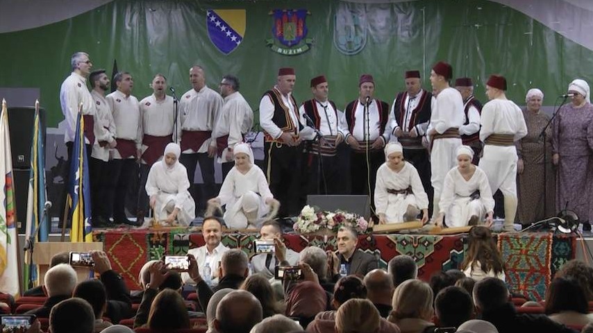 Bužim: Promovisana knjiga o svadbenim običajima Bošnjaka Cazinske krajine