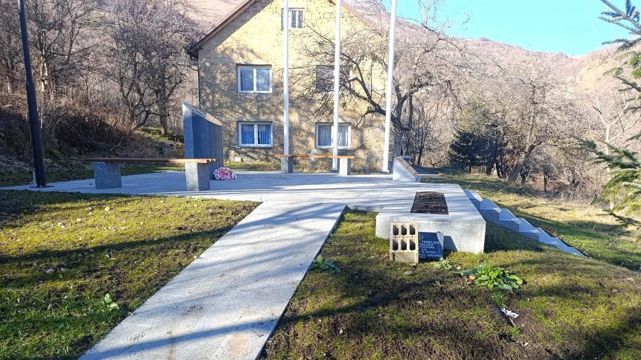 "Skrnavljenje spomen-obilježja u Sovićima kod Jablanice je buđenje nikad zacijeljenih rana"