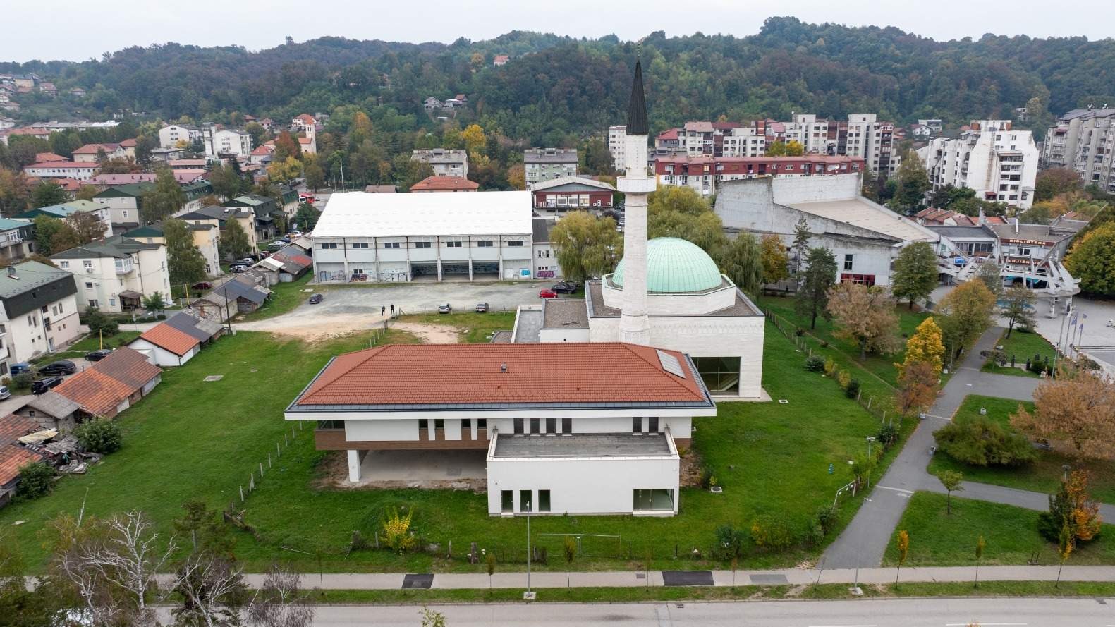 Osigurana sredstva za završetak džamije i Islamskog centra u Lukavcu: Potpisan sporazum uz podršku Qatar Charity