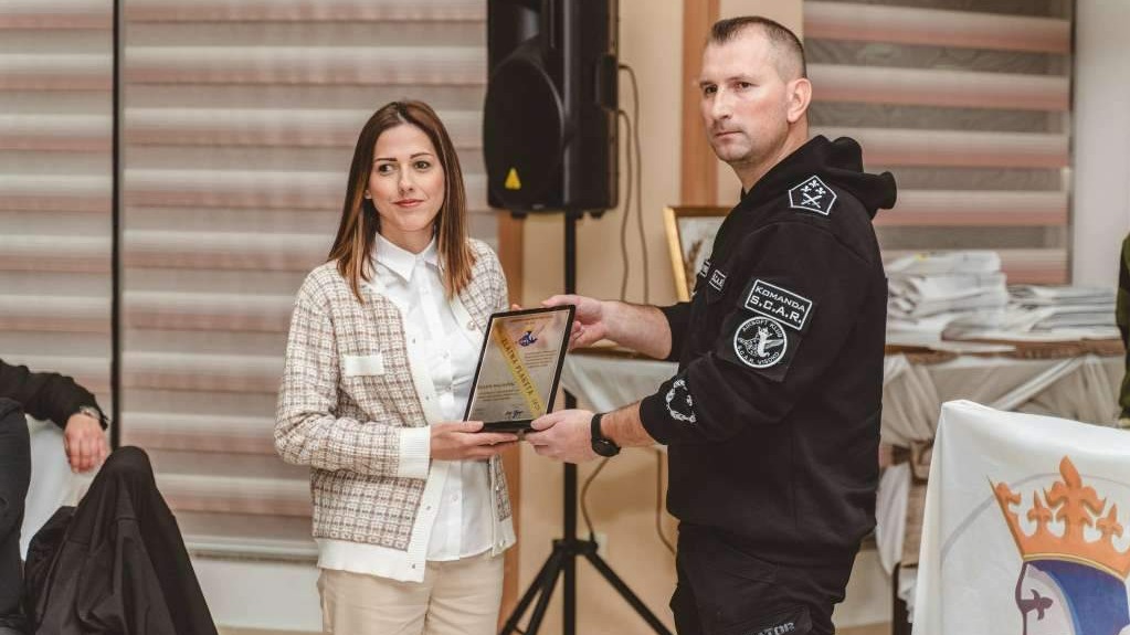 Zakon o airsoftu FBiH u završnoj fazi izrade, zastupnici Halilović uručena i plaketa