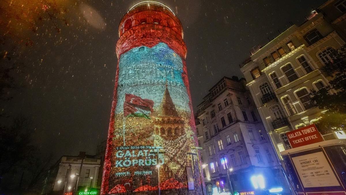 Palestinska kefija na Galata kuli u Istanbulu kao podsjetnik na genocid u Gazi