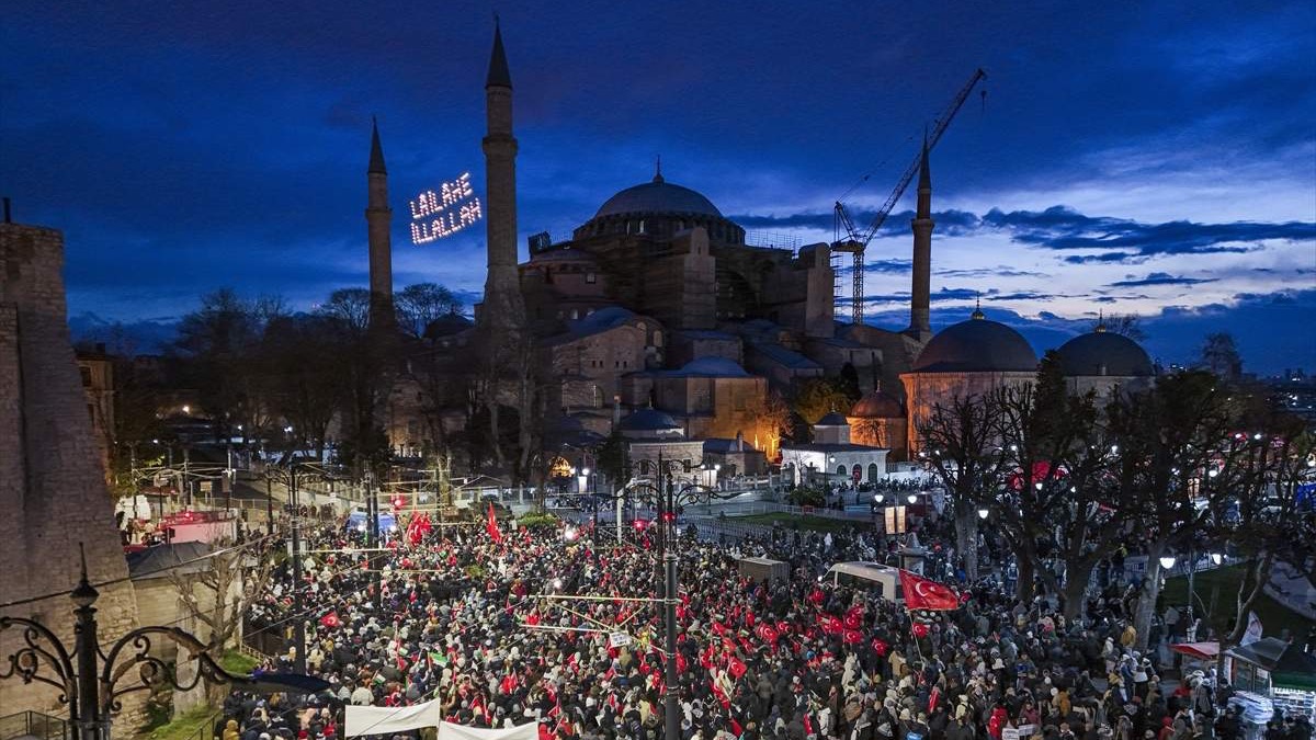 Propalestinski marš okupio preko pola miliona ljudi na mostu Galata u Istanbulu