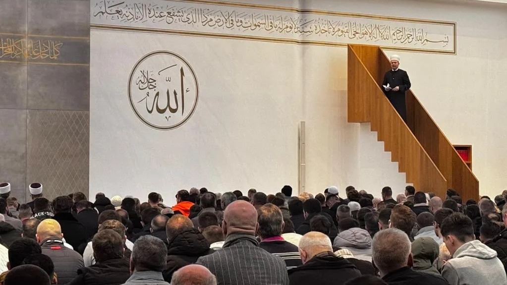 Prepuna ljubljanska džamija na prvi petak u godini