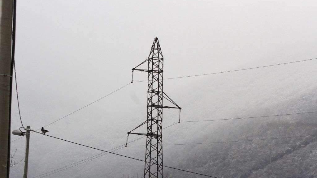 Bez električne energije više od 40.000 kupaca, u Tuzlanskom kantonu van pogona 20 dalekovoda