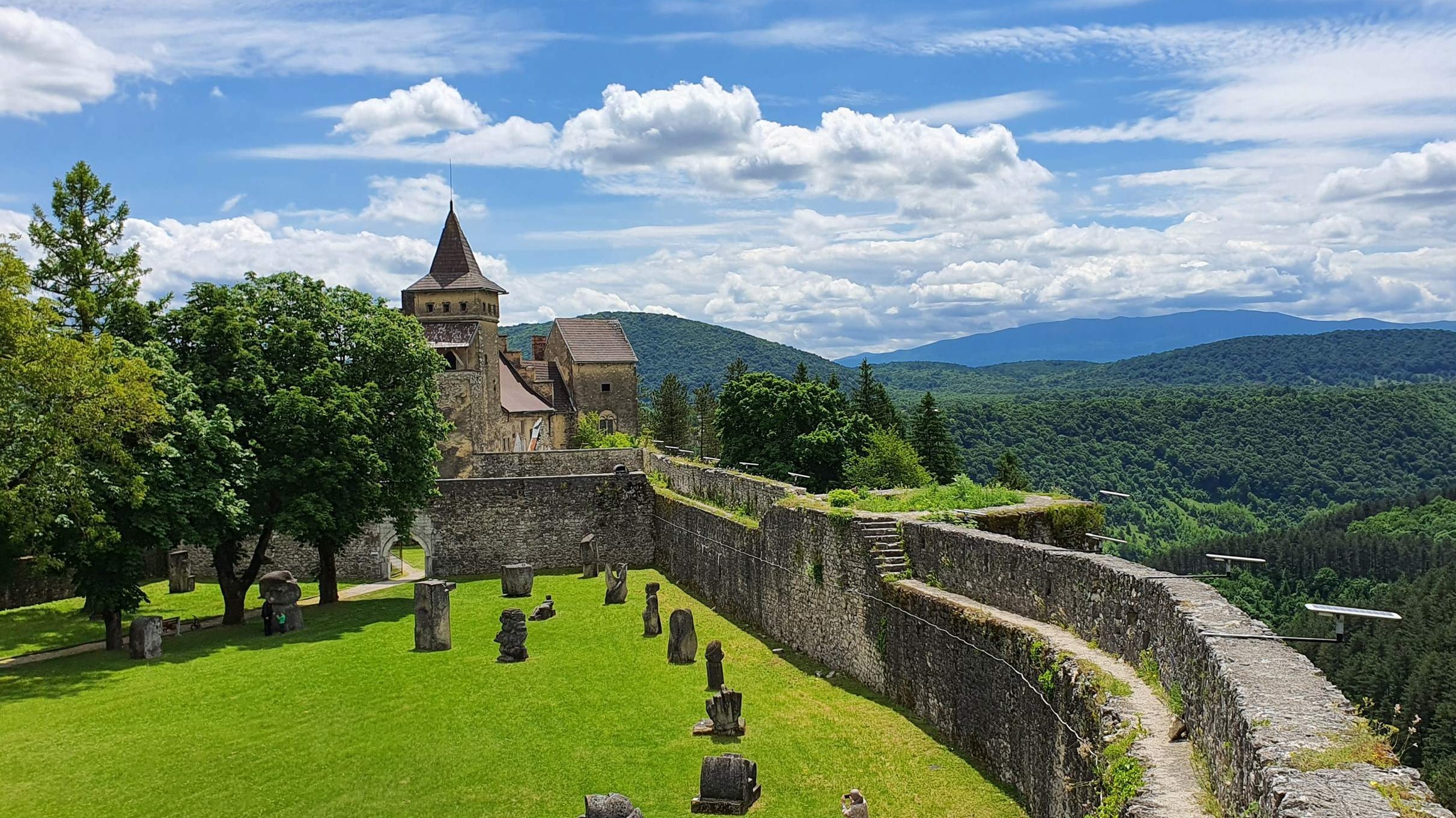 Tragom domovine | Ostrožac: Od srednjovjekovnog grada do nacionalnog spomenika