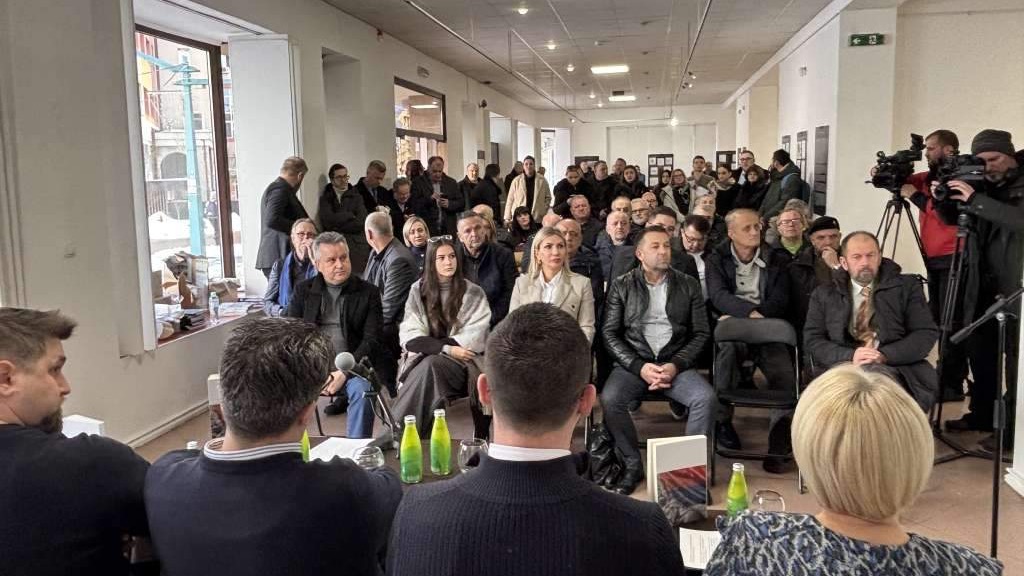 U Bihaću otvorena izložba „9. januar – put u genocid“