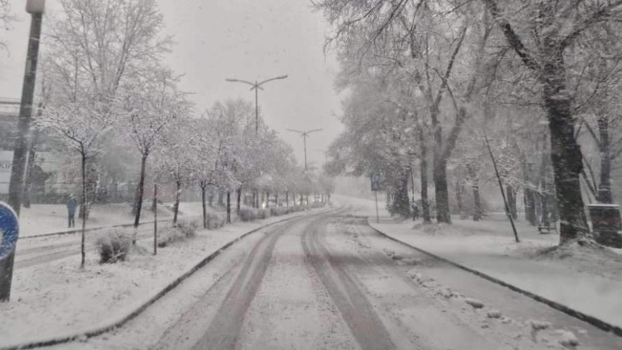 Ugaženi snijeg i led na kolovozu u višim planinskim predjelima, oprez zbog poledice i odrona