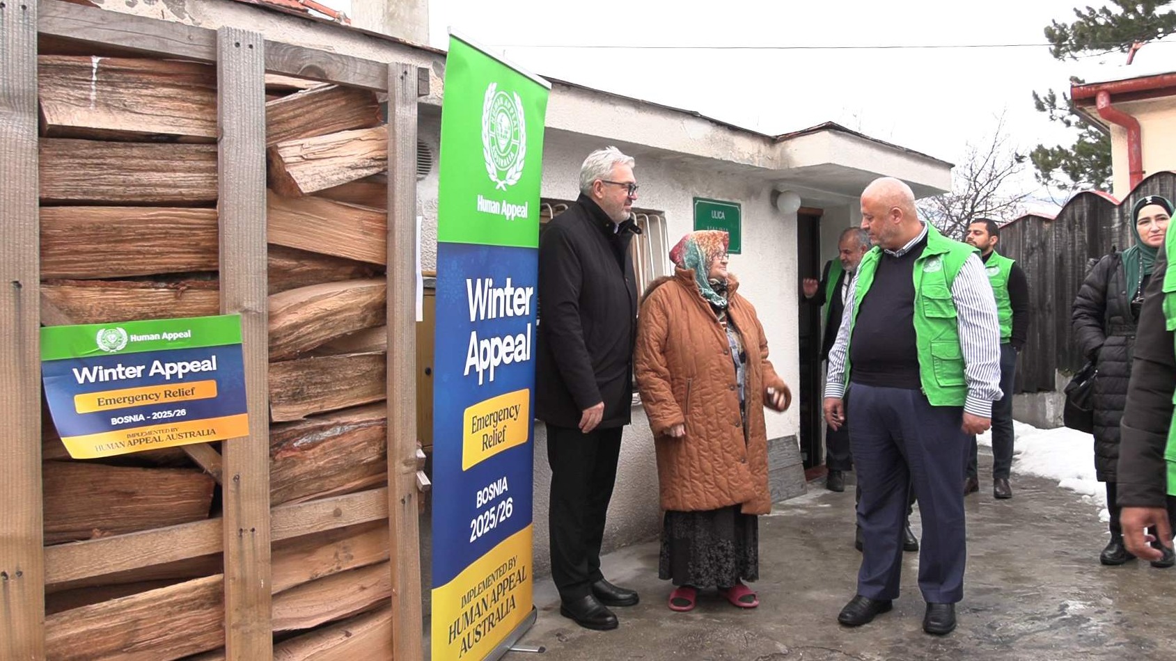 Islamska zajednica u BiH: Počela akcija podjele drva, peći i prehrambenih paketa za ugroženo stanovništvo