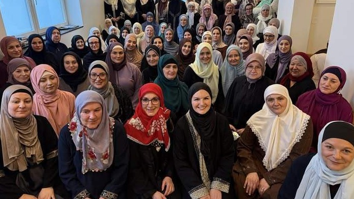 Najbrojnije žensko džematsko druženje u Norveškoj: Više od stotinu hanuma okupilo se u programu ispunjenom emocijama i vjerom