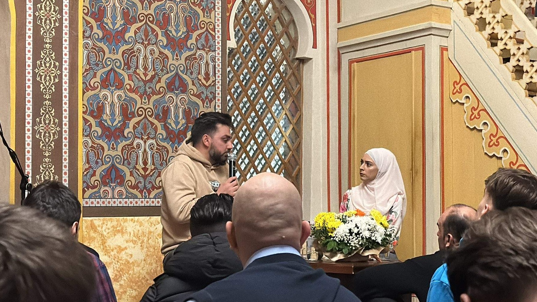 Behram-begova džamija prepuna mladih na druženju sa Adnanom Hamidovićem-Frenkijem