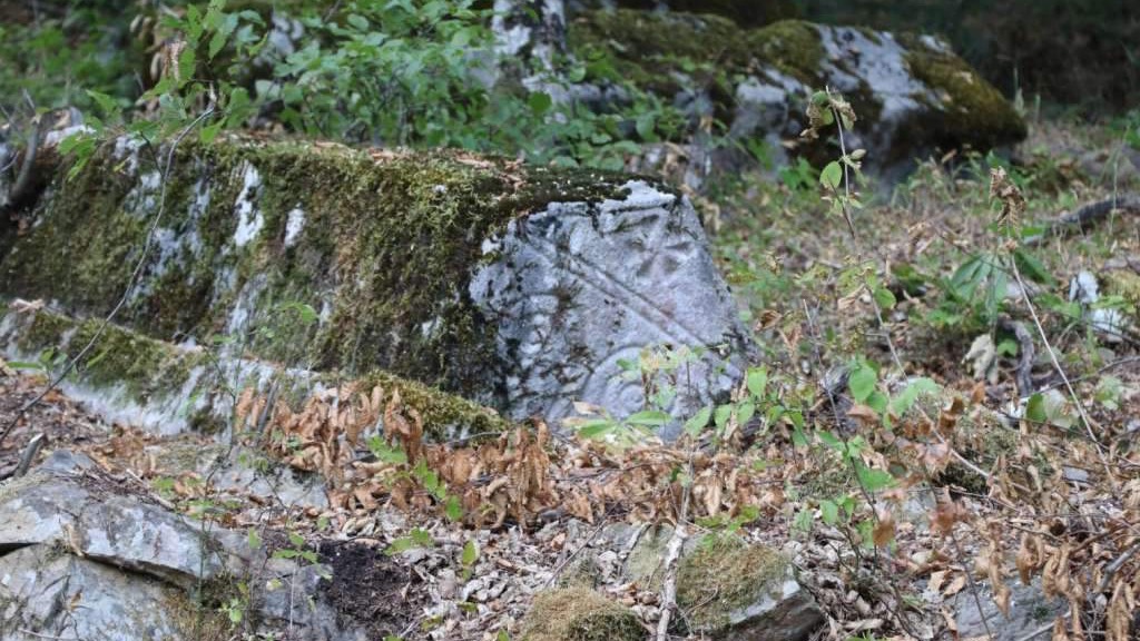 Zaštititi stećke od negativnih utjecaja klimatskih promjena, prirodnih nepogoda i zagađenja