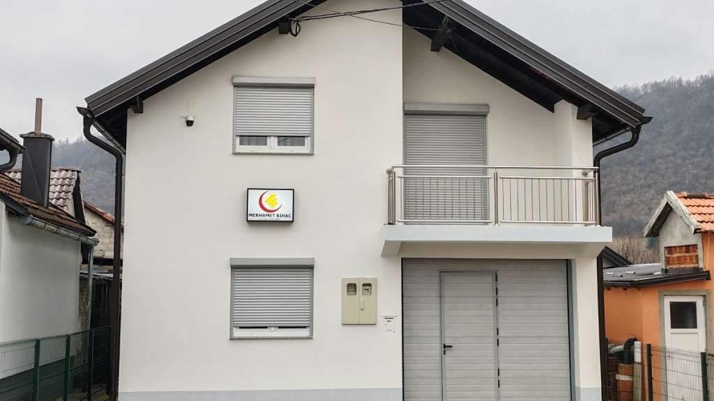 "Merhamet" Bihać završio utopljavanje objekta i sanaciju krova na imanju u Vedrom Polju