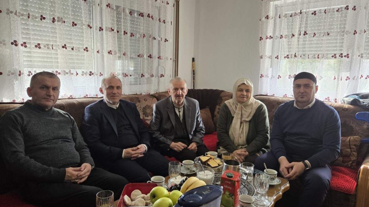 Muftija Kudić posjetio imama u penziji Nijaz-ef. Hadžića
