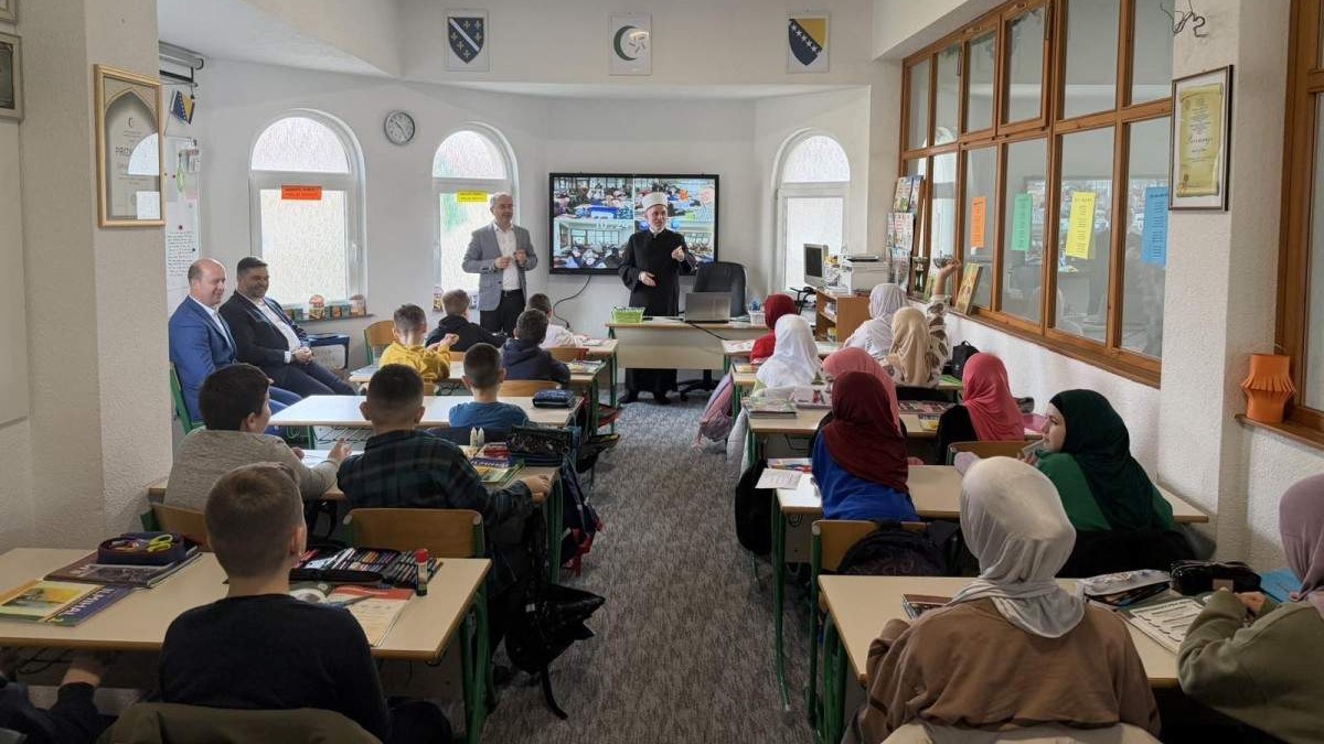 Muftija Kudić u posjeti mektebskoj nastavi u džematu Zdena u Sanskom Mostu