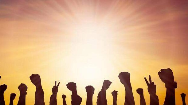 Čuvari identiteta, nosioci progresa