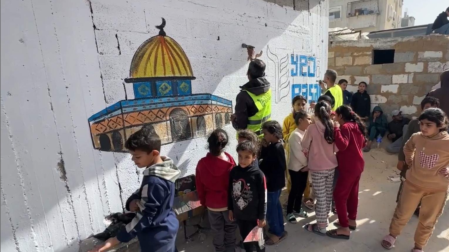 Palestinci ukrašavaju ruševine u Khan Younisu uoči ramazana