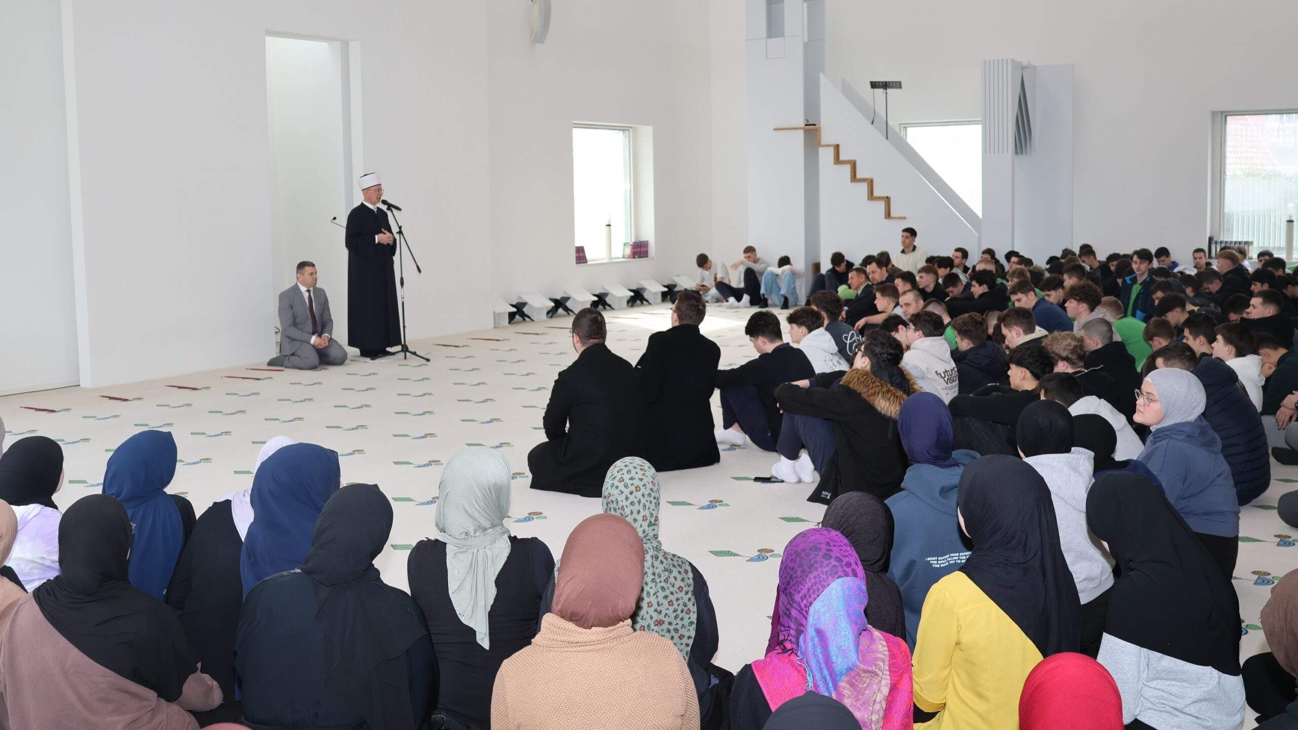 Predramazanski susret muftije Fazlovića s učenicima Behram-begove medrese