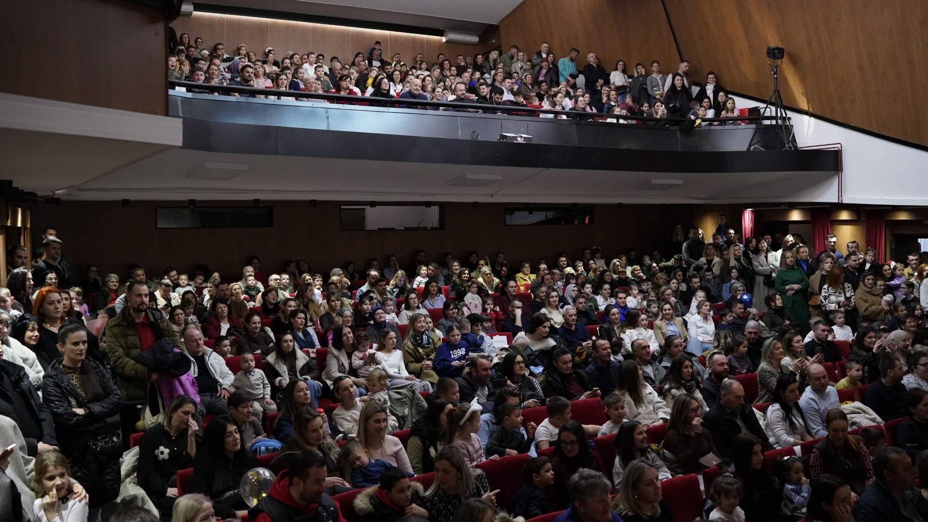 "Dobro nam došao, hej mubarek ramazan": Najmlađi Mostarci unijeli radost u srca vjernika