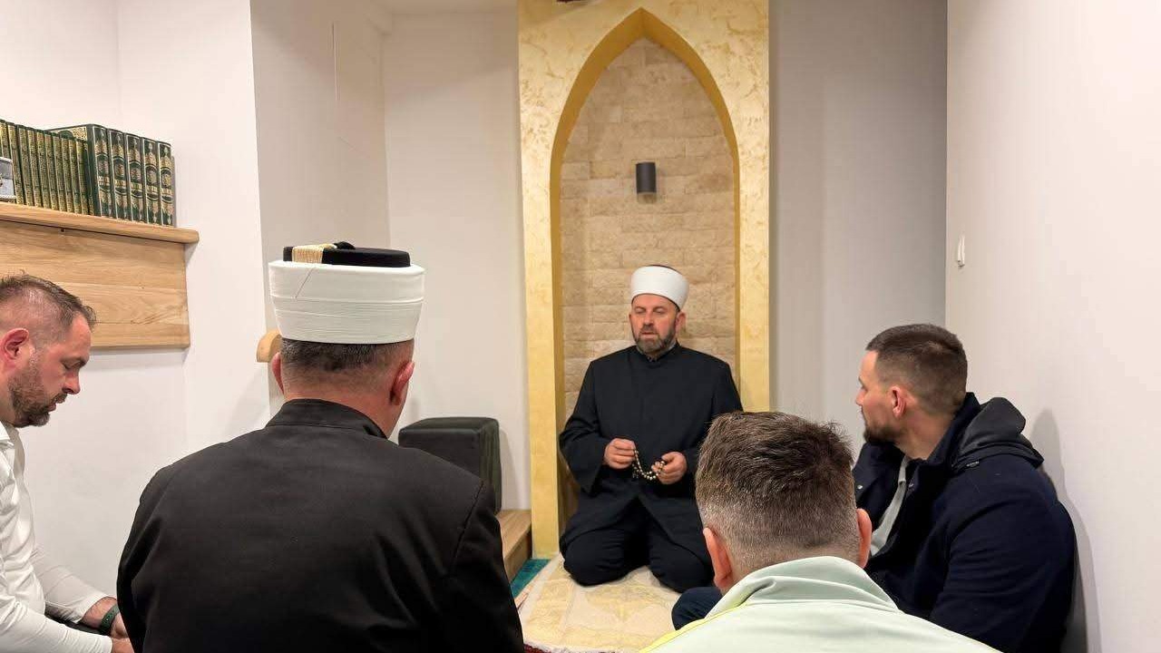 U Kotoru prvi put klanjana teravija u novoformiranom mesdžidu u Starom gradu