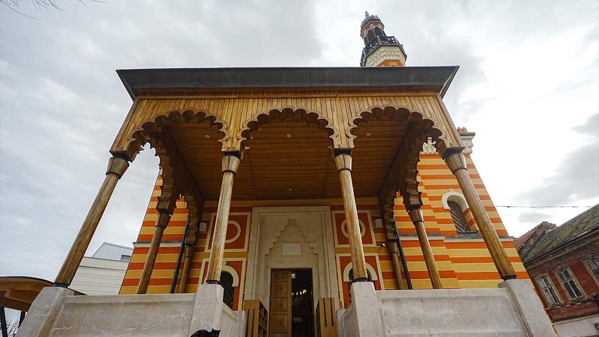 Najstarija tuzlanska, Behram-begova džamija dočekala prvi ramazan u novom ruhu
