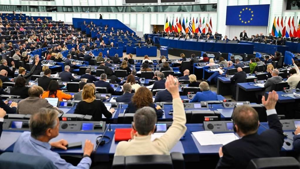 Evropski parlament zamrznuo odobravanje trgovinskog sporazuma sa SAD-om zbog Trumpove odluke o carinama