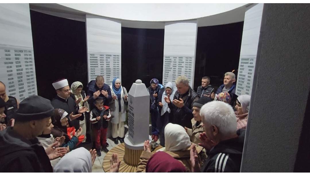 Teravih-namaz i dova za šehide u Memorijalnom centru u Rudom