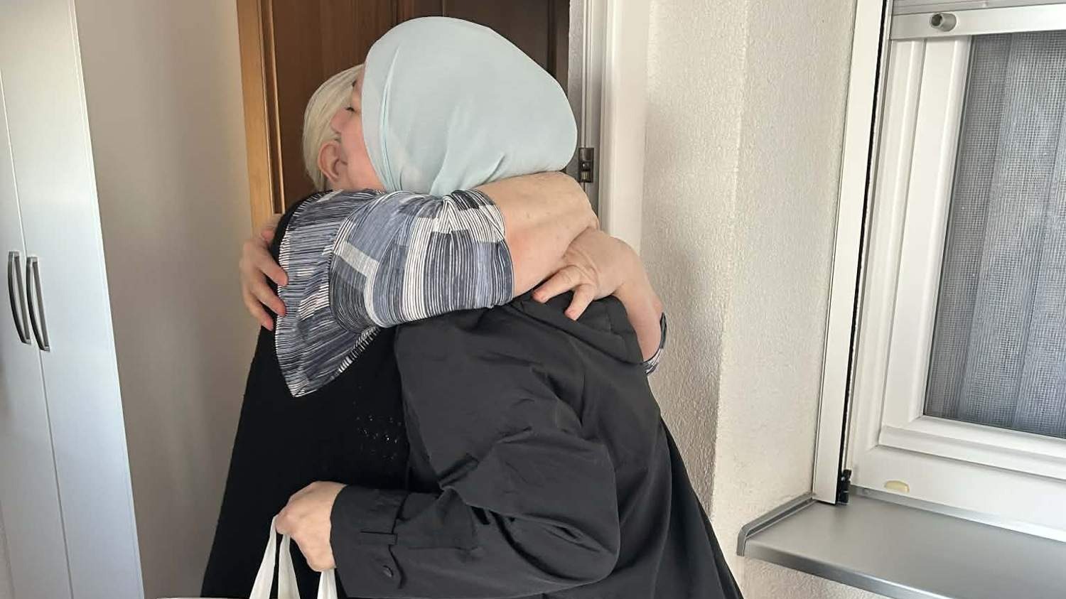 Kozarac: Članovi Mreže mladih podijelili iftare postačima