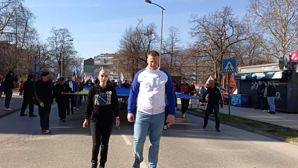 Defileom gradskim ulicama obilježen Dan nezavisnosti u Zenici, večeras svečana akademija u BNP-u