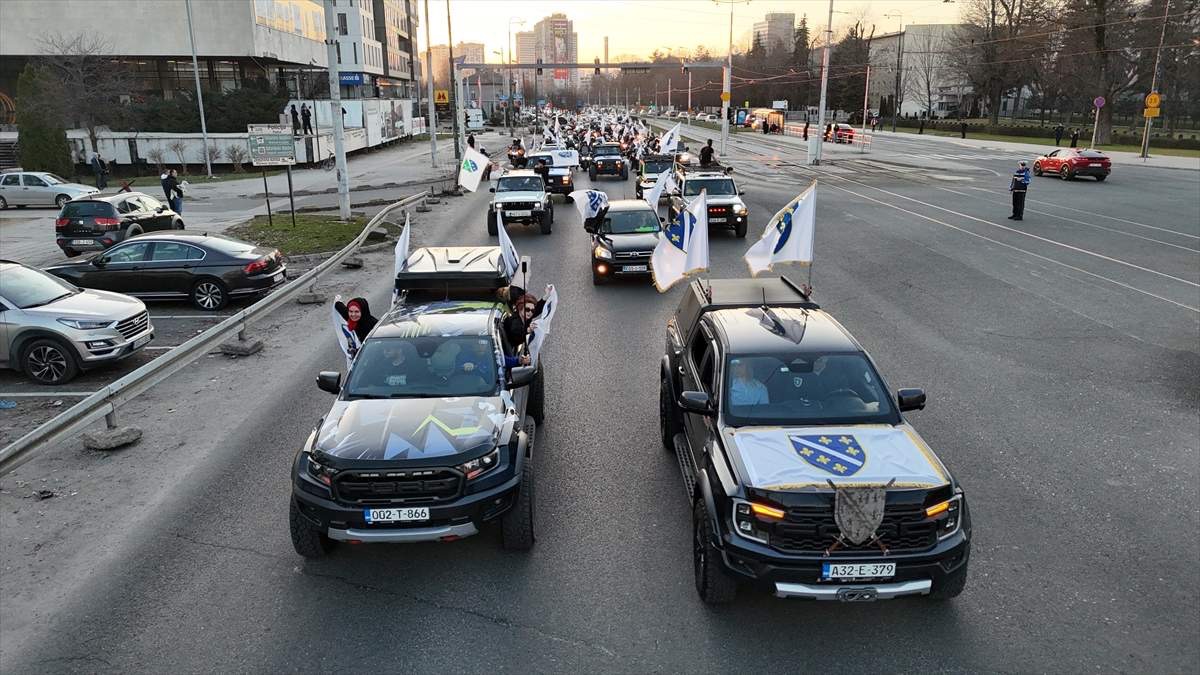 Defile stotina vozila u Sarajevu povodom Dana nezavisnosti BiH