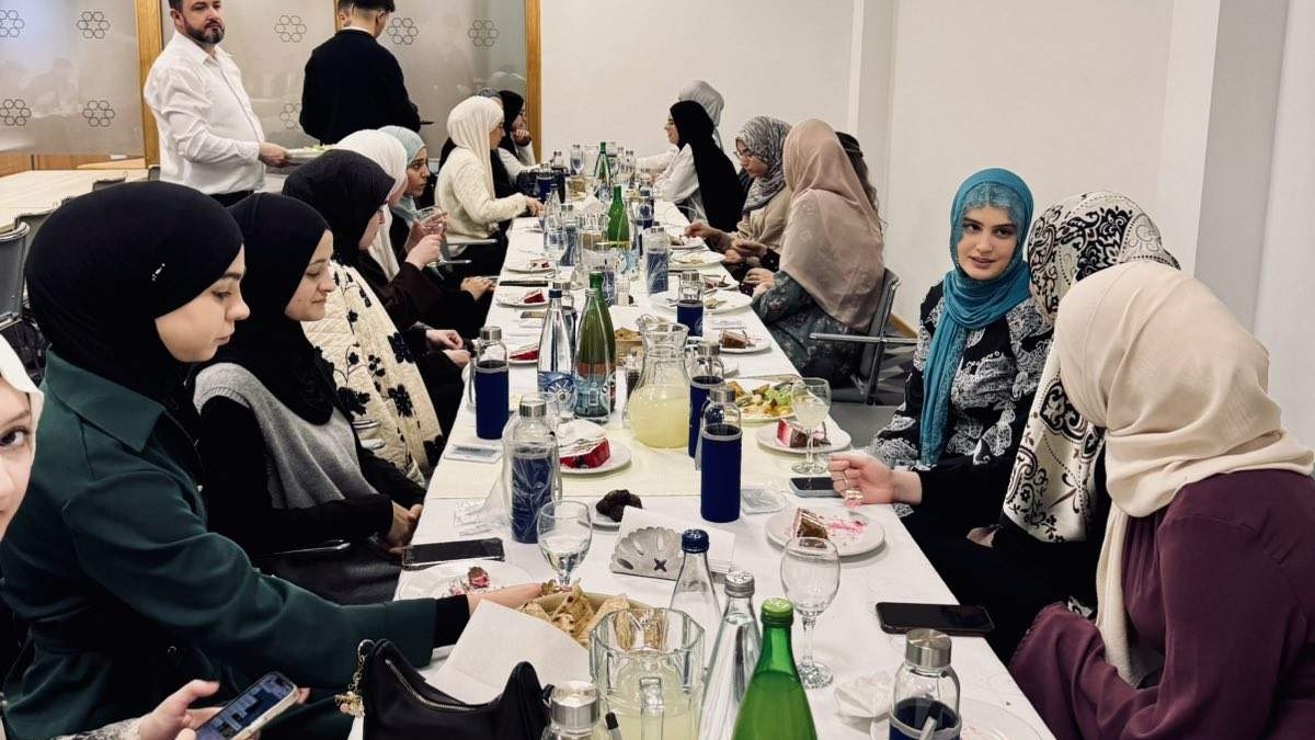 Iftar za studente – svršenike Medrese „Reis Džemaludin-ef. Čaušević“ u Sarajevu
