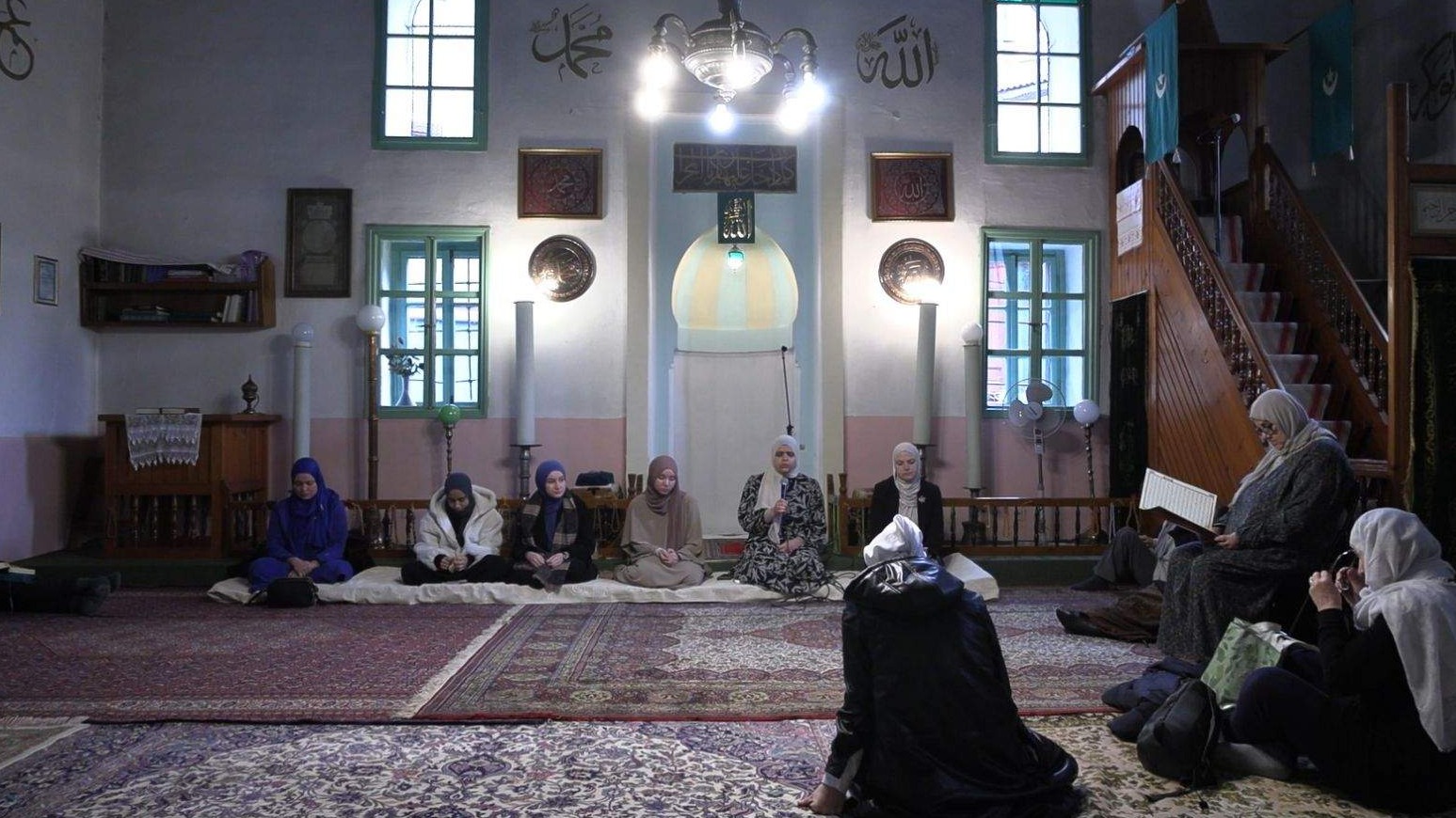 Tradicionalno učenje ženske hafiske mukabele u Hadžijskoj džamiji