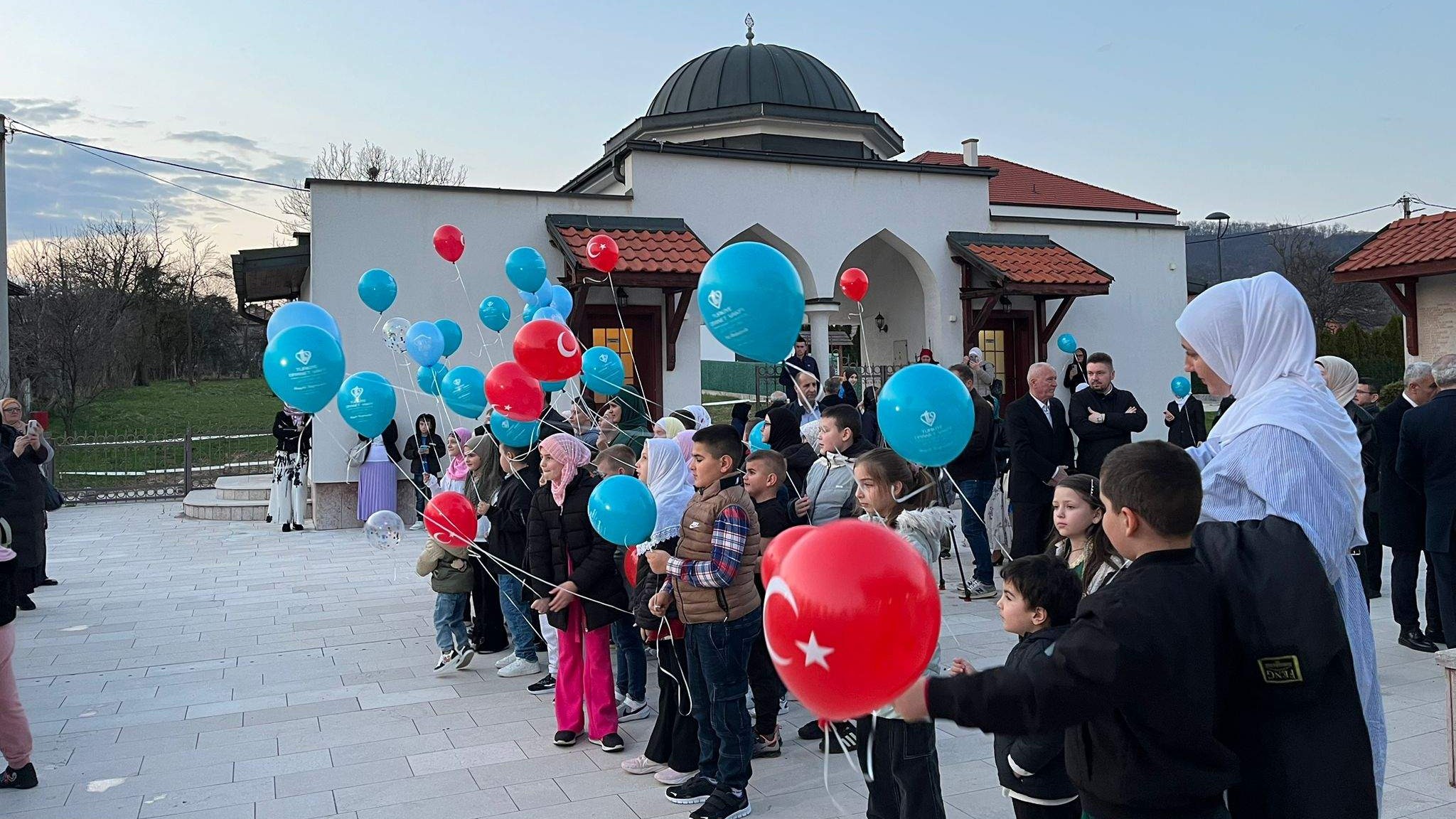Istanbulsko i sarajevsko muftijstvo upriličilo iftar s jetimima uz podjelu stipendija