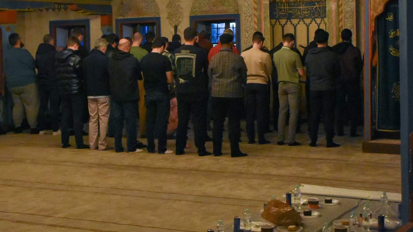 Iftar u Šarenoj džamiji u Travniku: "Mali presjek ummeta"
