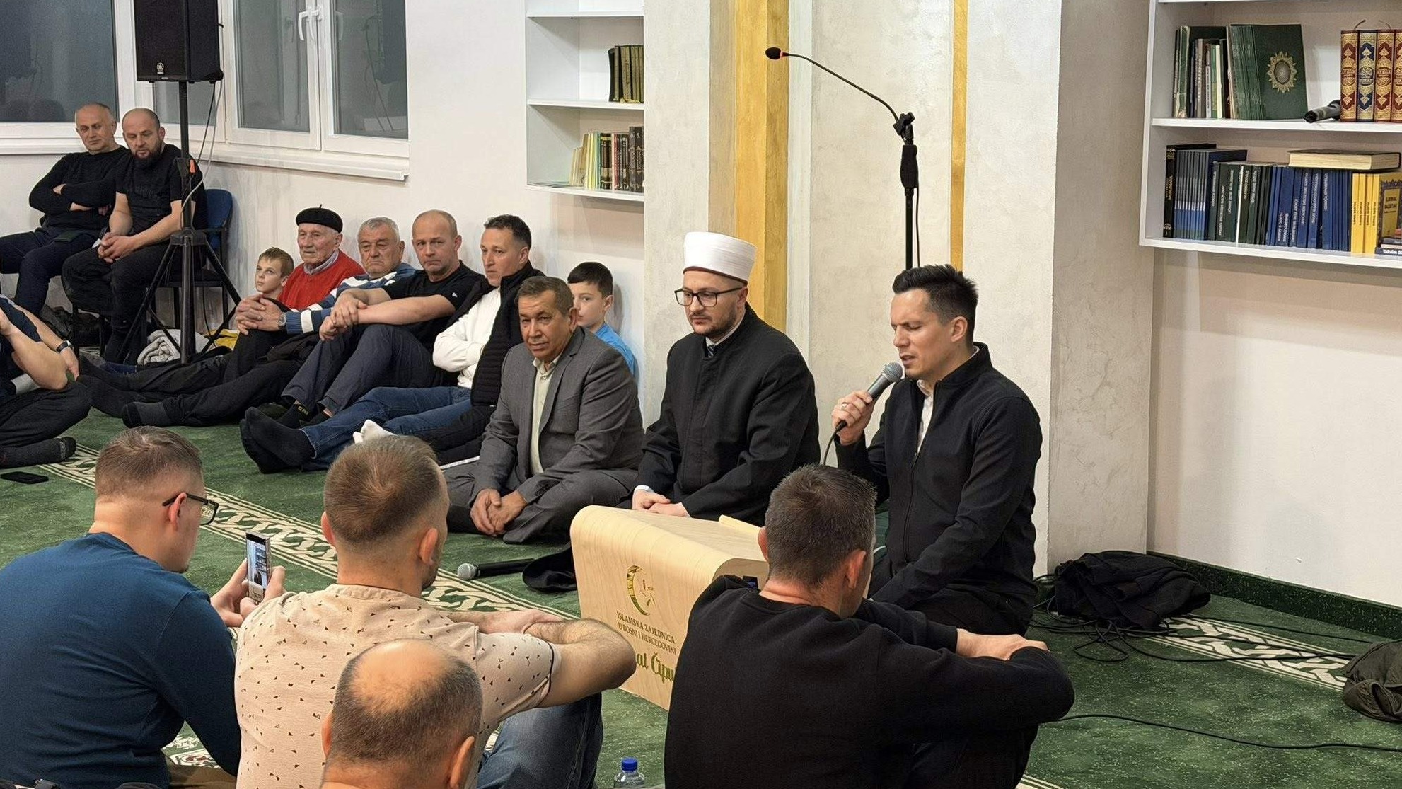 Ramazanska večer ispunjena ilahijama i kasidama: Armin Muzaferija oduševio vjernike u Čipuljiću