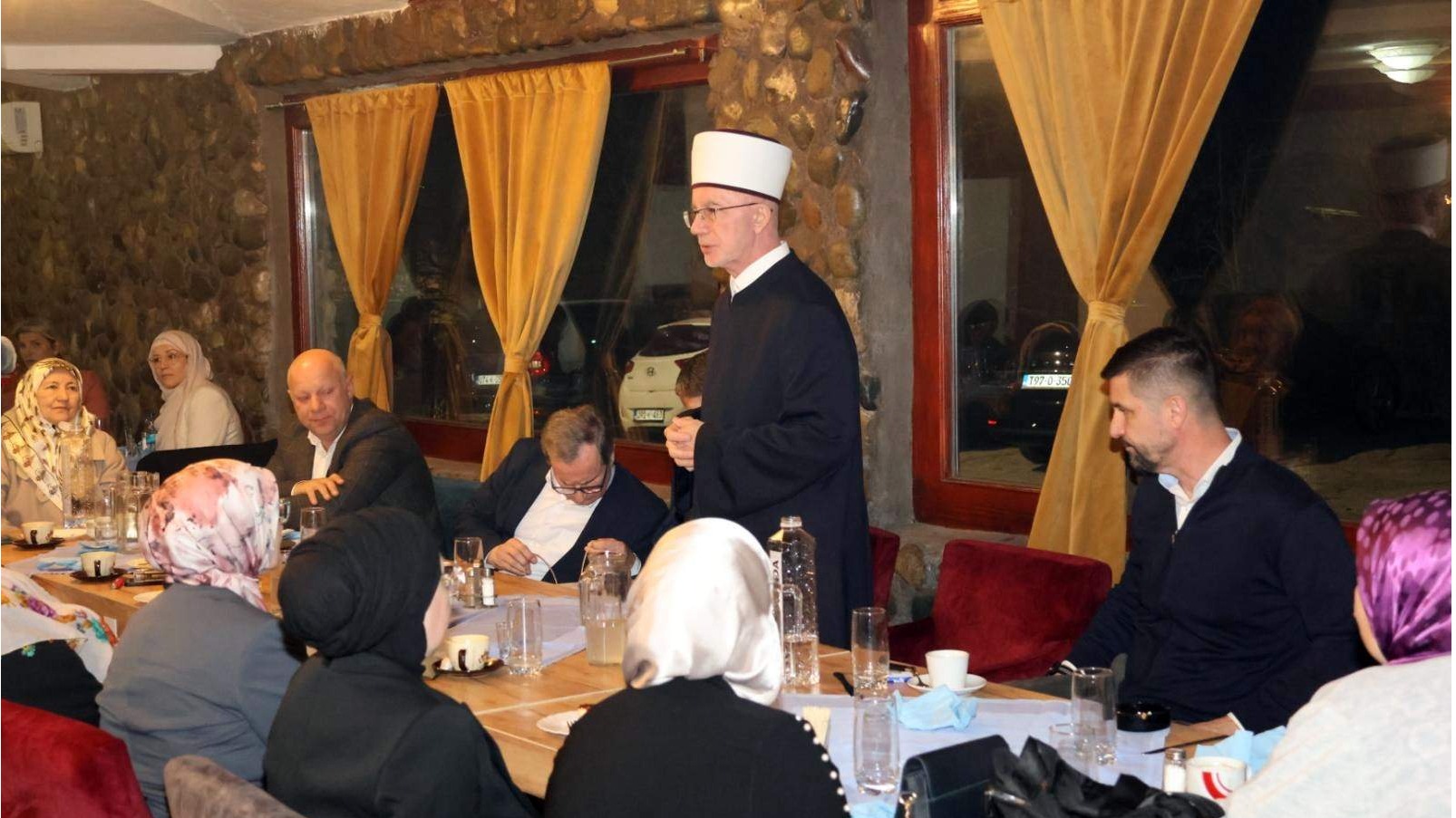 Iftar muftije Fazlovića s majkama Srebrenice i uposlenicima Memorijalnog centra: Priznanje i zahvalnost za istrajnu institucionalnu borbu na putu istine i pravde