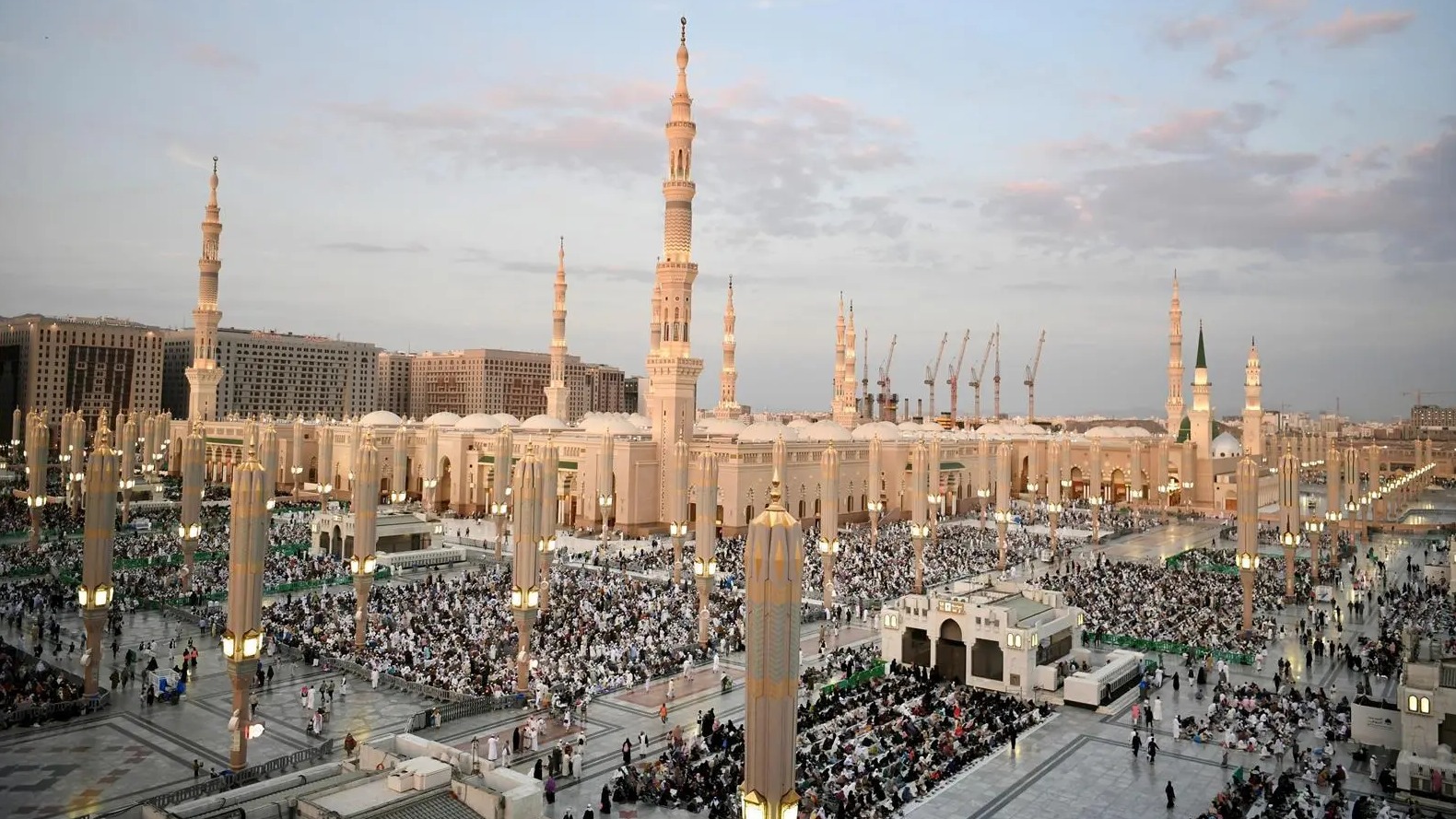 U Poslanikovoj džamiji u itikafu boravi 3.200 vjernika