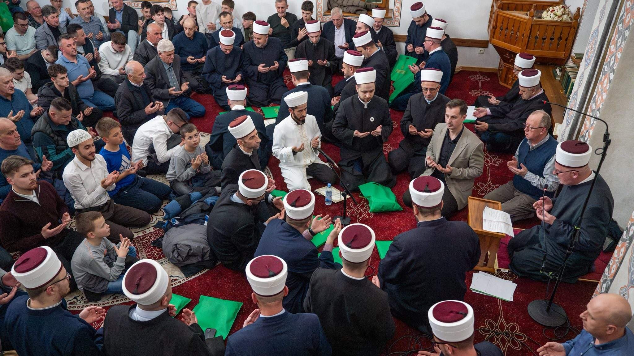 Tešanj: Obilježena mubarek noć Lejletul-kadr, promovirani učači mukabela