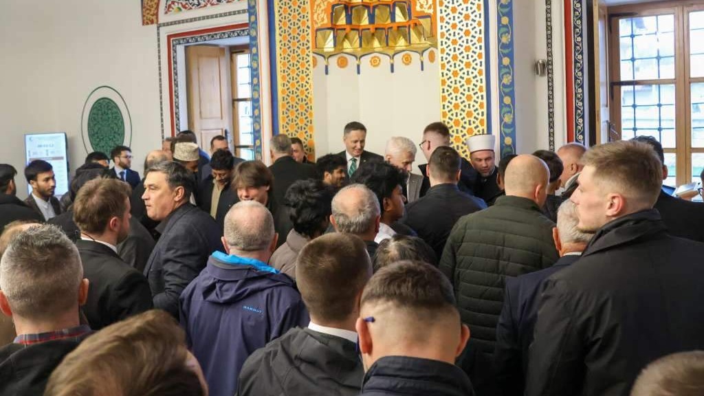 Bećirović klanjao bajram-namaz u Aladža džamiji u Foči