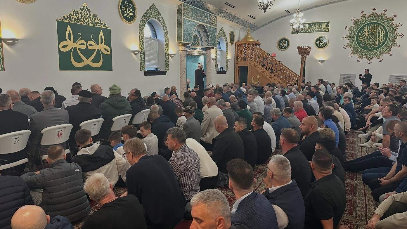 Blizu 1.500 Bošnjaka jutros klanjalo bajram-namaz u St. Loisu